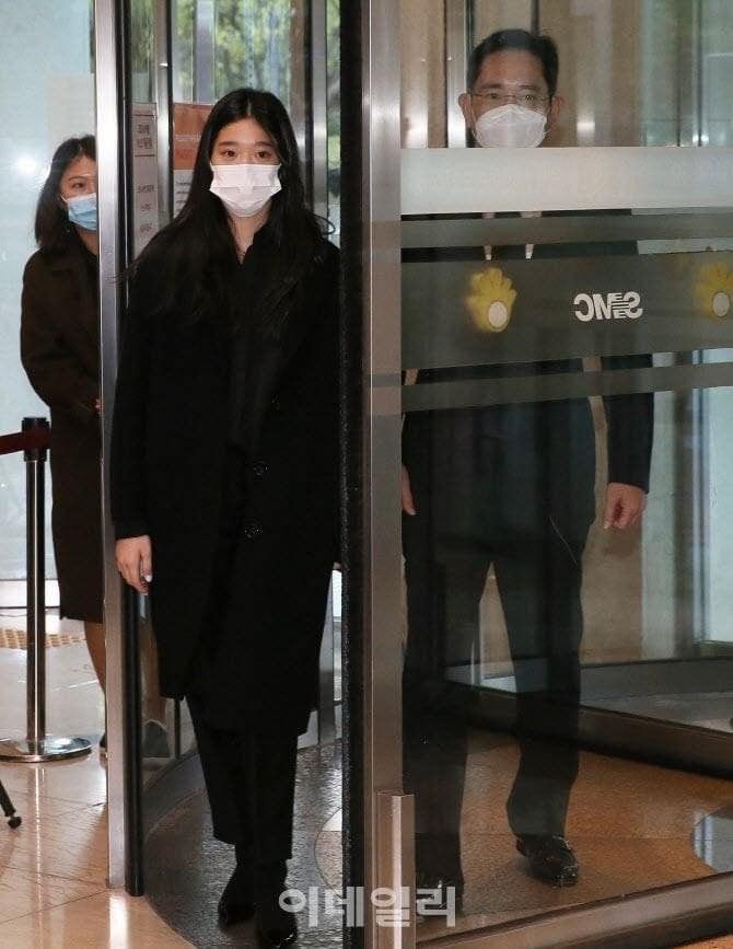 Cháu gái chủ tịch tập đoàn Samsung hao hao Seo Yeji, chiều cao nổi bật ở tuổi 16-2