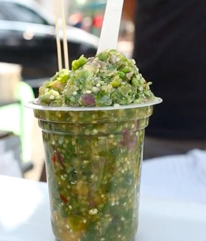 Xót hết cả ruột trước ly sinh tố ớt đặc sệt và loạt thức uống kì dị đến toát mồ hôi-1