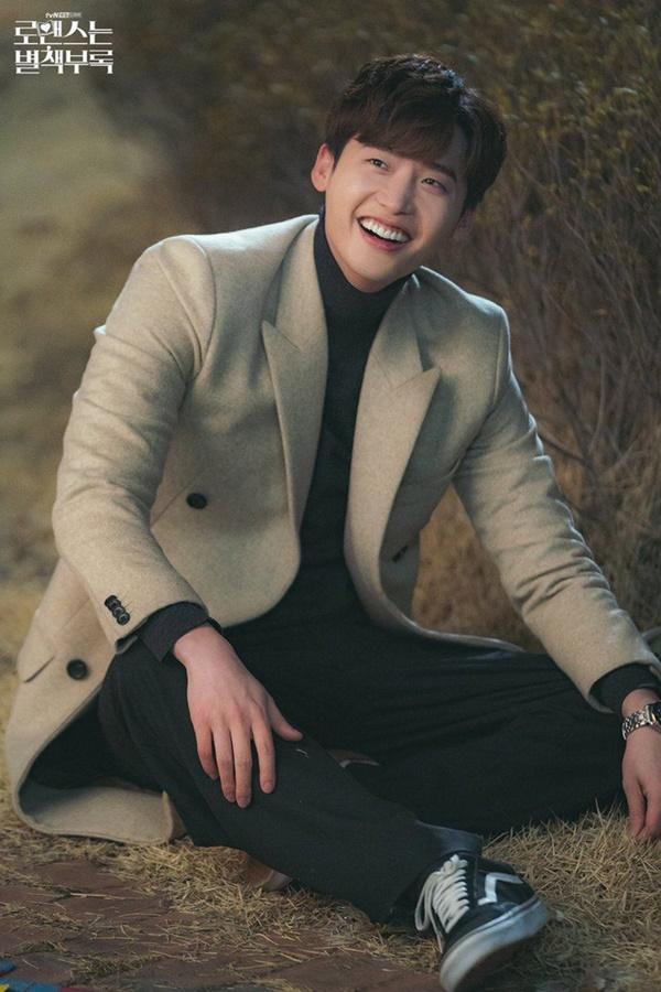 Mới nghe đồn Song Hye Kyo sánh đôi với Lee Jong Suk, netizen đã ném đá nhà gái-7