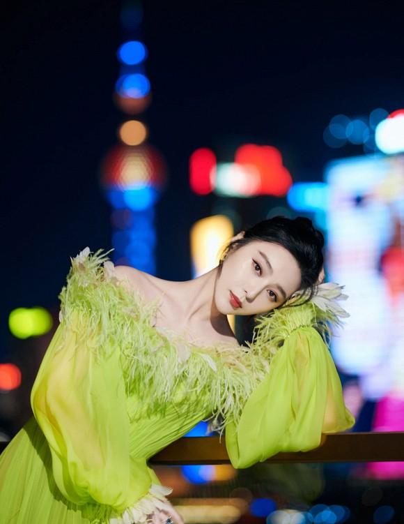 Cùng diện cây xanh nõn chuối nhưng Phạm Băng Băng đè bẹp đàn em kém 16 tuổi, đẳng cấp nhan sắc cân mọi tạo hình-5