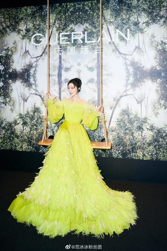 Cùng diện cây xanh nõn chuối nhưng Phạm Băng Băng đè bẹp đàn em kém 16 tuổi, đẳng cấp nhan sắc cân mọi tạo hình-8