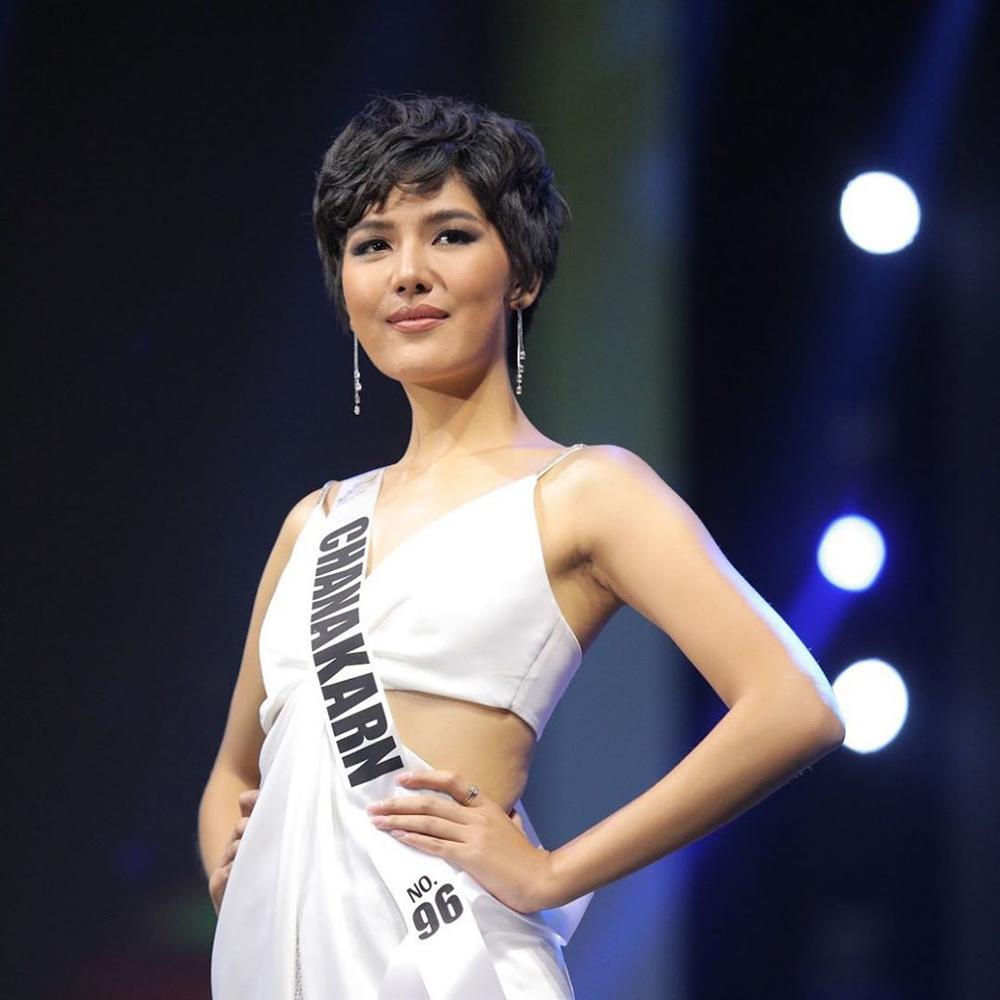Phản ứng của HHen Niê khi người đẹp Thái Lan học hỏi phong cách-1