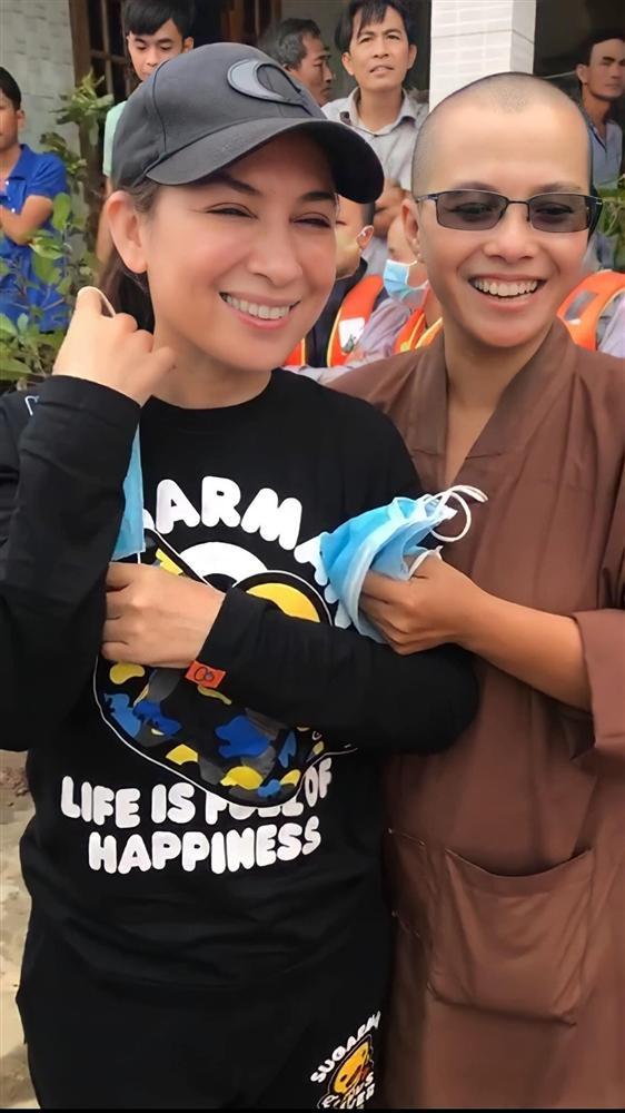 Bảo Thy đáp trả khi bị mỉa mai từ thiện màu mè-3