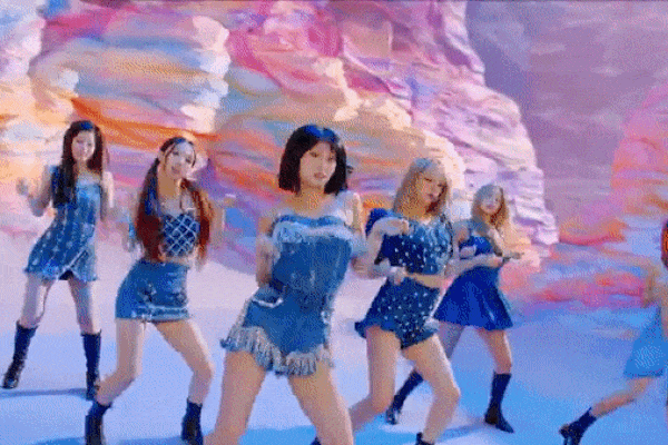 TWICE comeback quá đỉnh từ nhạc đến visual nhưng sao vẫn bị chê giả trân?-9