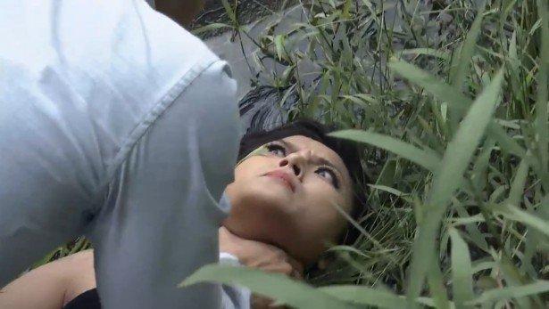 Cảnh bóp cổ trên màn ảnh Việt: Quỳnh Nga bị ám ảnh, Hồng Diễm chả thấy đau-4