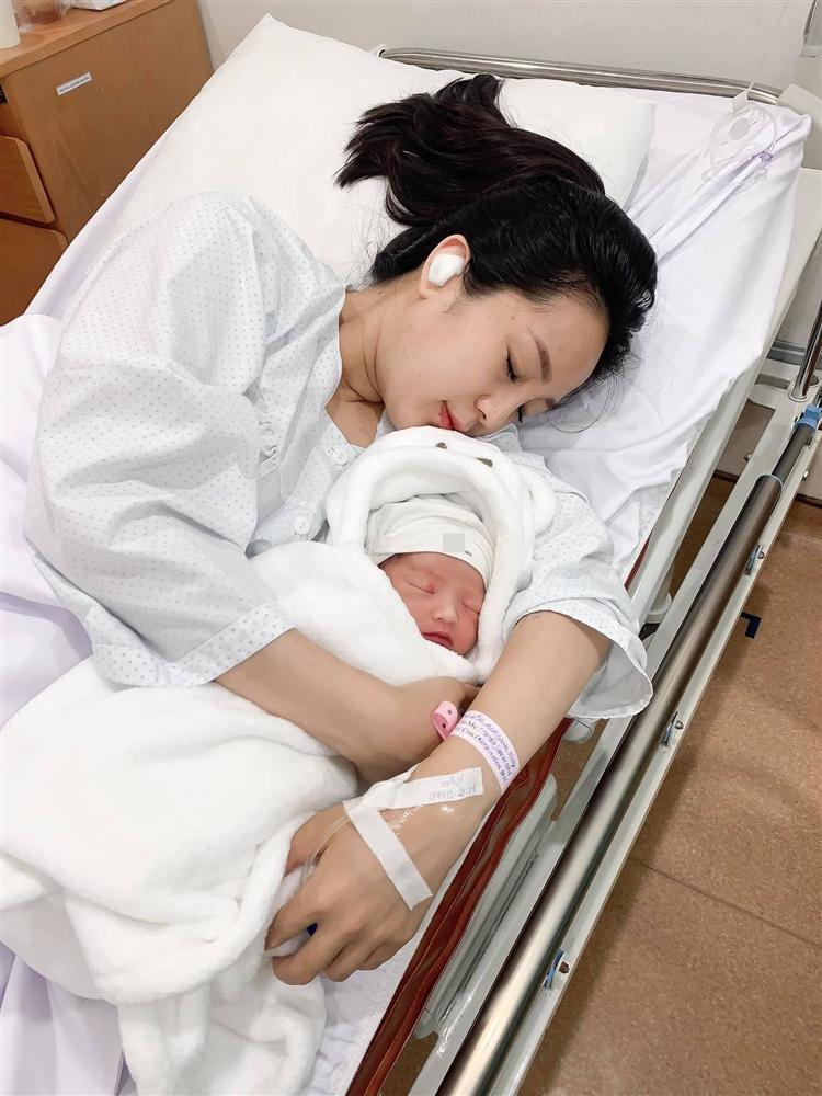 Mỹ nữ làng tiếp viên hàng không tạm nghỉ bay kết hôn, tuyên bố đi đẻ cũng phải xinh-2