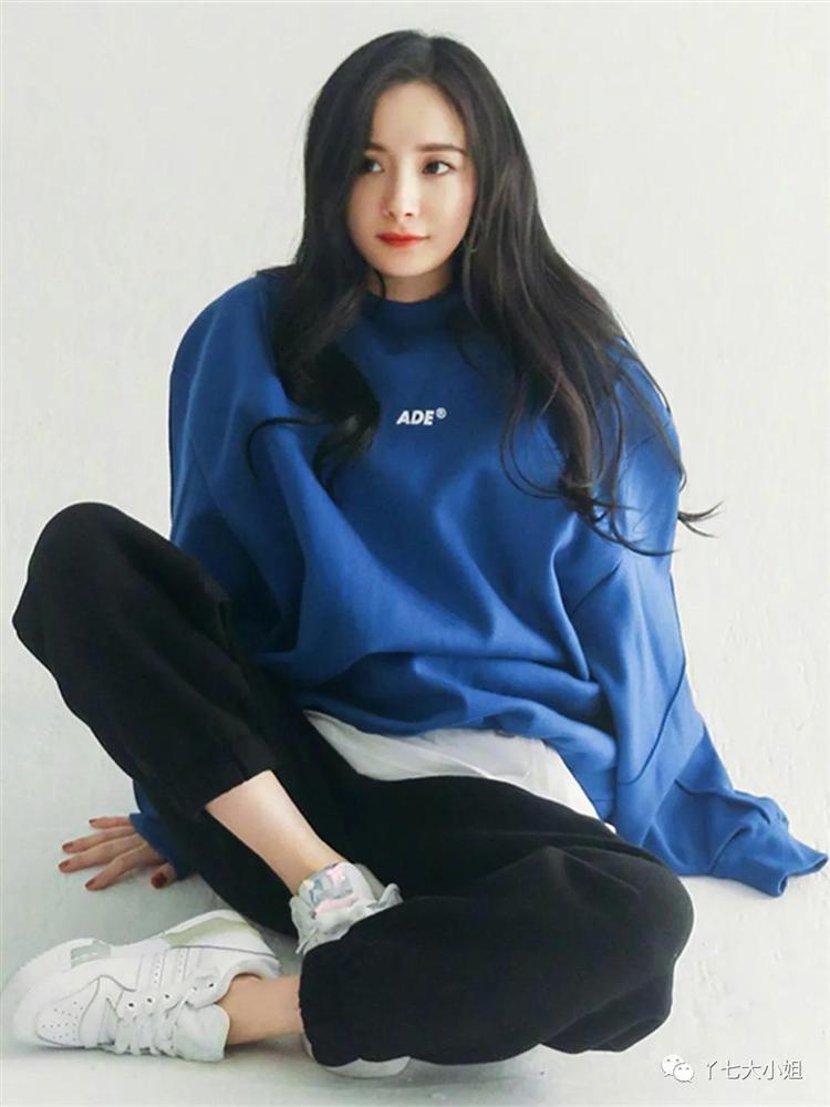 Diện áo nỉ kiểu luộm thuộm: Tưởng bô nhếch hóa ra trendy, auto ăn gian 5 tuổi-1