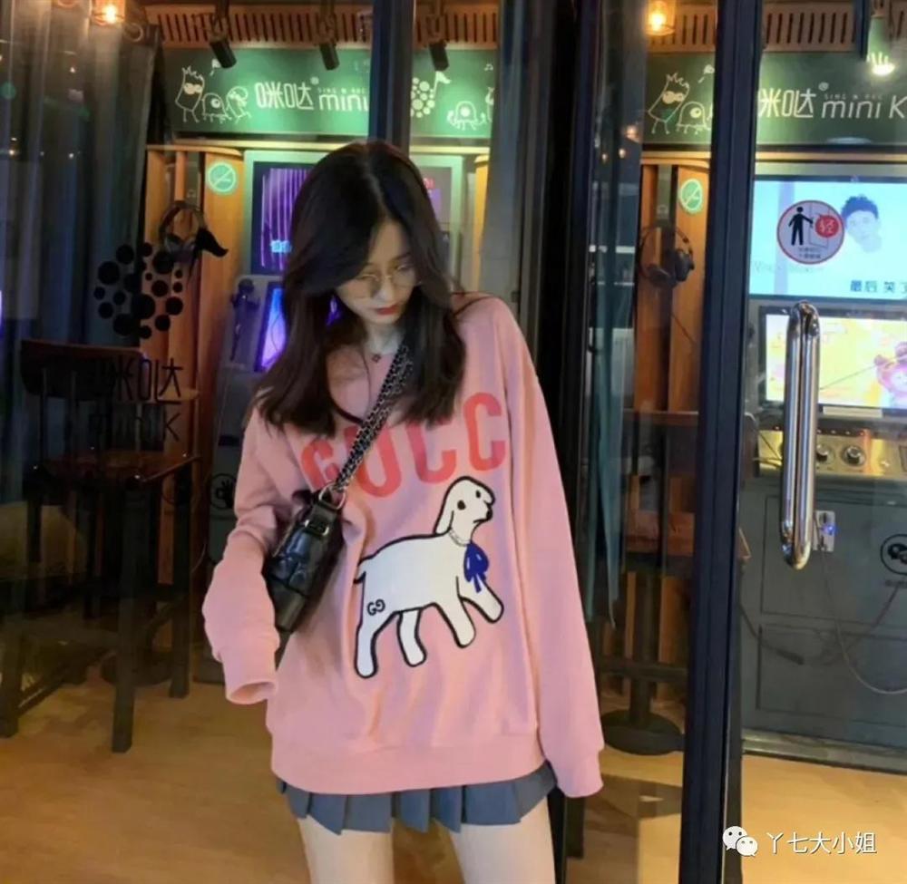 Diện áo nỉ kiểu luộm thuộm: Tưởng bô nhếch hóa ra trendy, auto ăn gian 5 tuổi-11