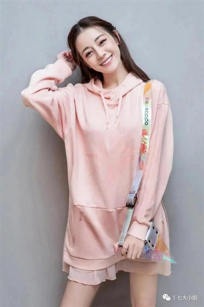 Diện áo nỉ kiểu luộm thuộm: Tưởng bô nhếch hóa ra trendy, auto ăn gian 5 tuổi-12