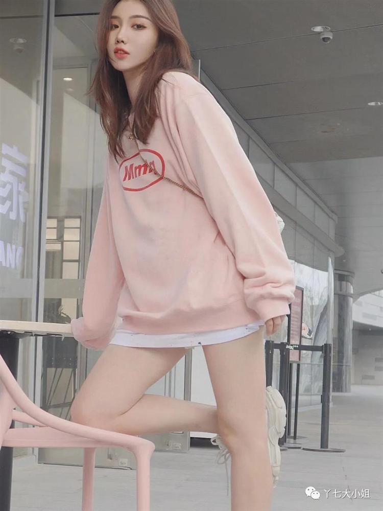 Diện áo nỉ kiểu luộm thuộm: Tưởng bô nhếch hóa ra trendy, auto ăn gian 5 tuổi-13