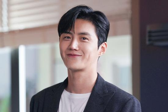 Kim Seon Ho - chân dung nam phụ đẹp hơn hoa của 'Start Up'