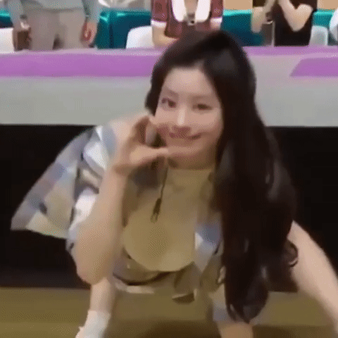 KHÓC THÉT: Dahyun TWICE uốn dẻo như phim kinh dị không cần kĩ xảo-4