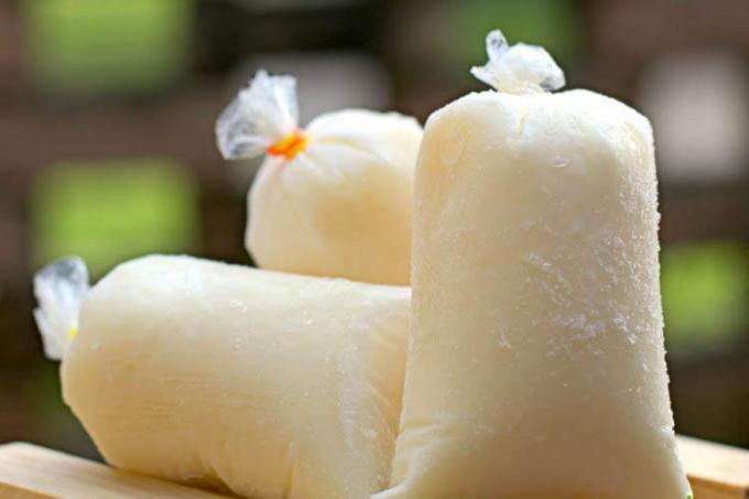 Trở về tuổi thơ xin mẹ một nghìn mua hàng loạt đồ ăn vặt huyền thoại của thế hệ 8x,9x-13