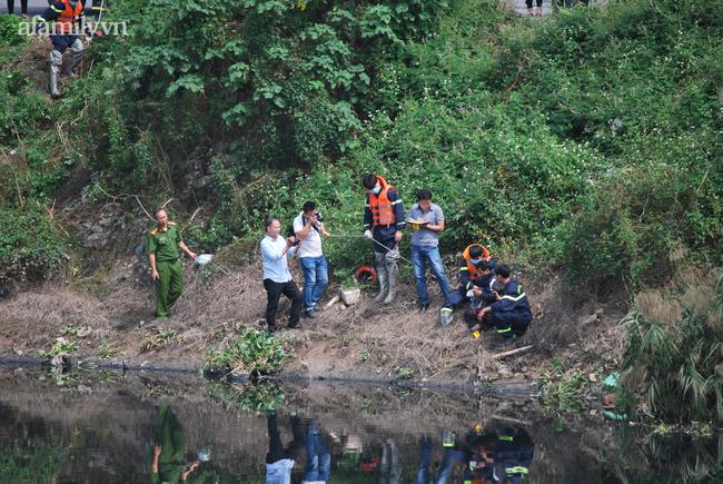 Clip: Người thân nữ sinh Học viện Ngân hàng ngất xỉu tại nơi tìm thấy thi thể-5