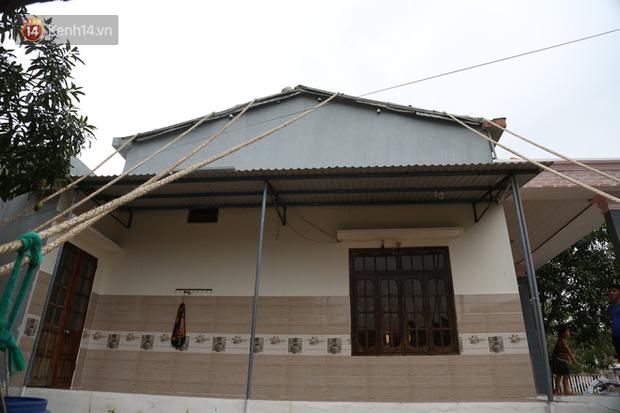 Người dân Quảng Nam đào hầm, đưa cả nhà xuống trú ẩn để tránh bão số 9-1