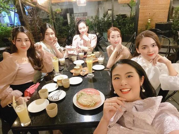 Hội bông hậu ăn mừng sinh nhật Đỗ Mỹ Linh, 3 mỹ nhân mặc lạc quẻ gây chú ý-4