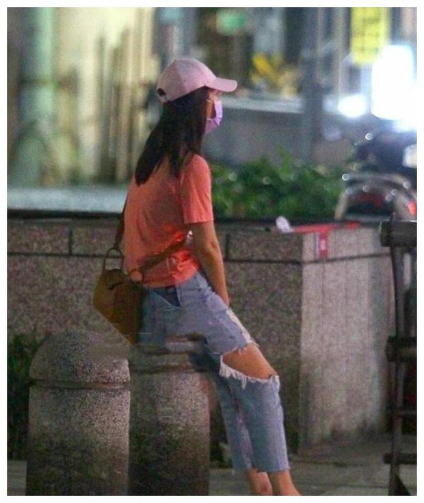 Lâm Tâm Như diện quần rách toang hoác, Cái Bang hơn cả Ngọc Trinh-2