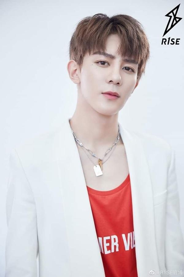 Lộ tin nhắn gạ tình của thành viên nhóm nhạc Trung mới 16 tuổi-2