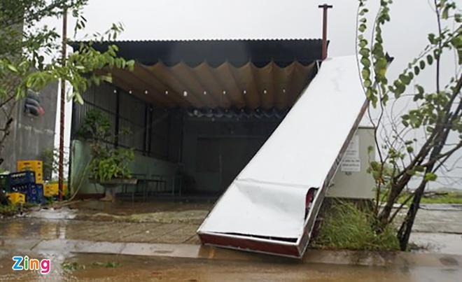 Clip: Bão số 9 vào Đà Nẵng, Quảng Ngãi mưa như trút nước, gió gầm rú kinh hoàng-5