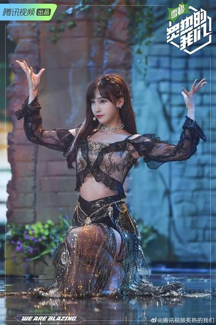 Vương Nhất Bác và loạt sao Hoa ngữ chuộng mốt gắn khuyên lên tóc-6