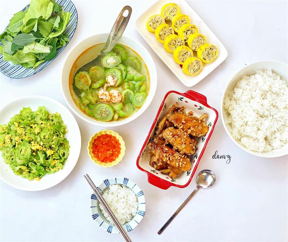 Mâm cơm chiều nhiều rau xanh giải ngán ngon lạ lùng, ăn hết cơm vẫn thòm thèm-1