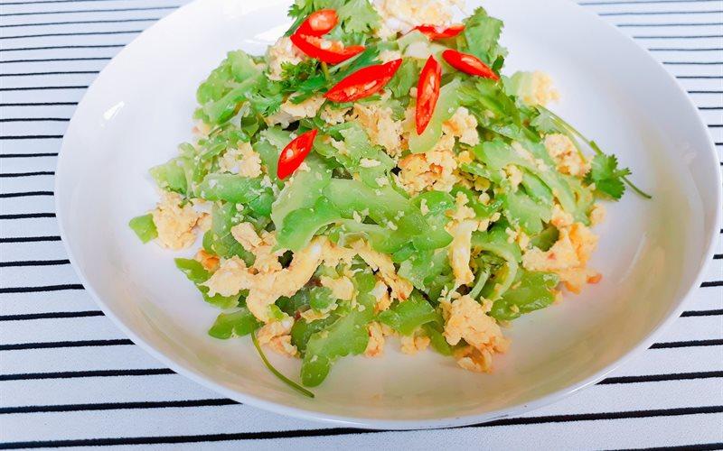 Mâm cơm chiều nhiều rau xanh giải ngán ngon lạ lùng, ăn hết cơm vẫn thòm thèm-2