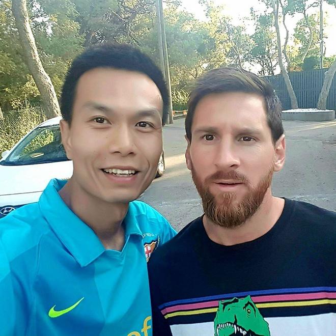 Bán áo Barcelona có chữ ký Messi để ủng hộ miền Trung-1