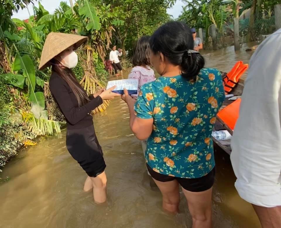 Em gái Công Vinh ra mặt bênh vực khi Thủy Tiên bị soi chuyện từ thiện-4