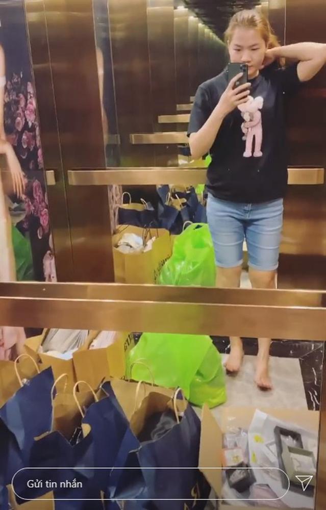 Ngọc Trinh shopping không nhìn giá: Quẹt bill 38 triệu chỉ cần 1 tích tắc-6