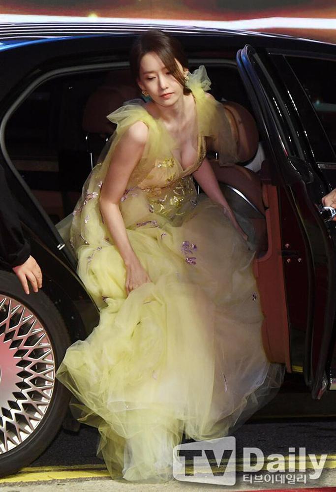 Seo Ye Ji và Yoona bức tử vòng 1 khiến dân tình hoa mày chóng mặt-5