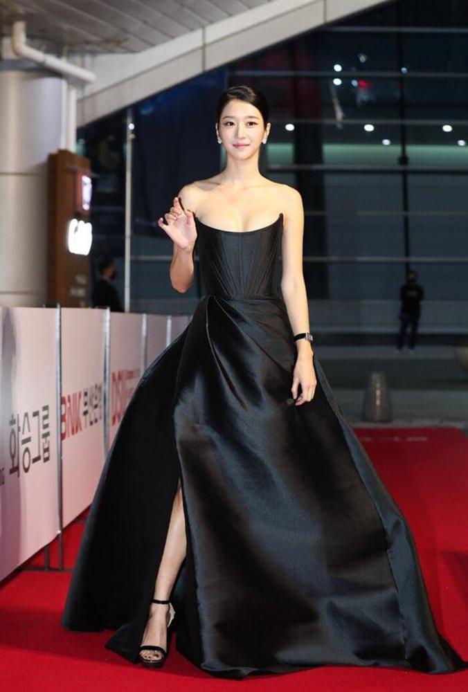 Seo Ye Ji và Yoona bức tử vòng 1 khiến dân tình hoa mày chóng mặt-9