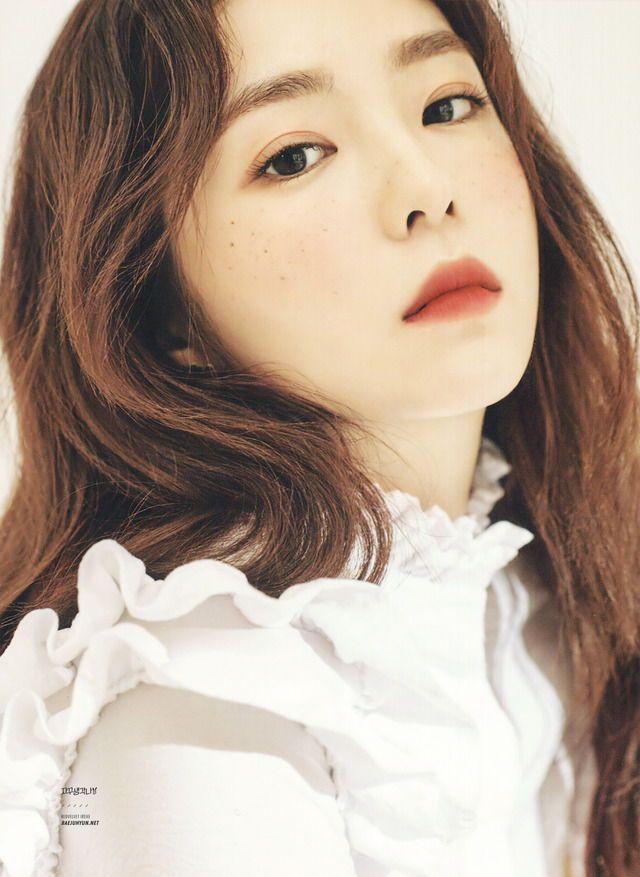Tuy nhiên sự nghiệp của Irene đang trên bờ vực sụp đổ khi cô bị tố "phốt" thái độ. Sự việc bắt đầu khi 1 stylist/BTV 15 năm kinh nghiệm tố bị nữ idol lăng mạ, xúc phạm suốt 20 phút đồng hồ. Người này cho biết thêm, cô chưa bao giờ phải chịu những lời mạt sát kinh khủng đến như vậy, đồng thời có file ghi âm làm bằng chứng. Ngay sau bài đăng, hàng loạt stylist, ekip từng làm việc với Irene cũng lên tiếng tố cáo nhân cách thật của cô.