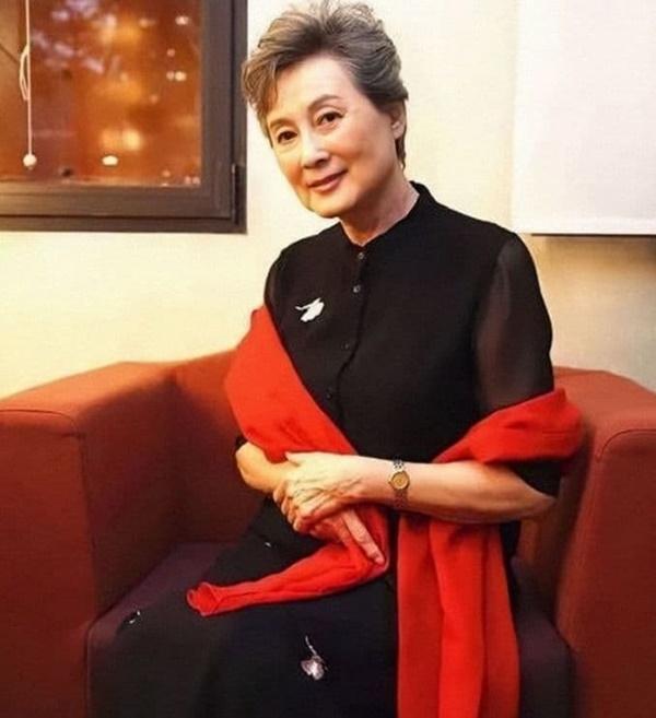 Bạn còn nhớ Hoàng hậu nước Ô Kê Hướng Mai? 83 tuổi vẫn nho nhã quý phái, đây mới đích thị là mỹ nhân-13