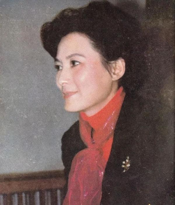 Bạn còn nhớ Hoàng hậu nước Ô Kê Hướng Mai? 83 tuổi vẫn nho nhã quý phái, đây mới đích thị là mỹ nhân-9