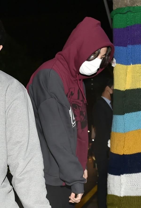 Suga BTS được fan quốc tế khen lấy khen để chỉ nhờ 1 hành động bé tí-1