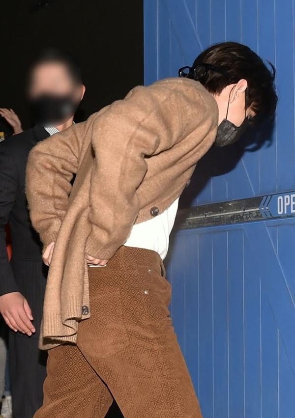 Suga BTS được fan quốc tế khen lấy khen để chỉ nhờ 1 hành động bé tí-2