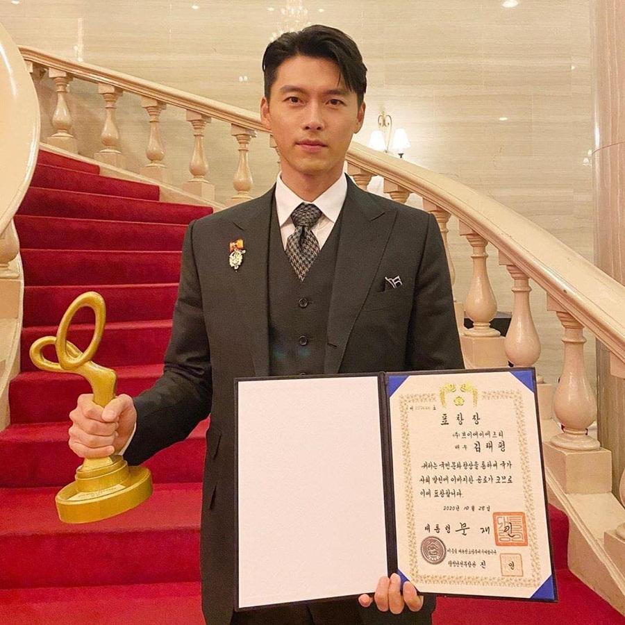 Hyun Bin vinh dự nhận Giải thưởng Văn hóa và Nghệ thuật Đại chúng Hàn Quốc do Tổng thống trao tặng.