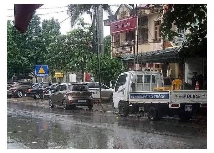 Nóng: Táo tợn xông vào cướp ngân hàng ở Hòa Bình, cuỗm đi hơn 200 triệu-1