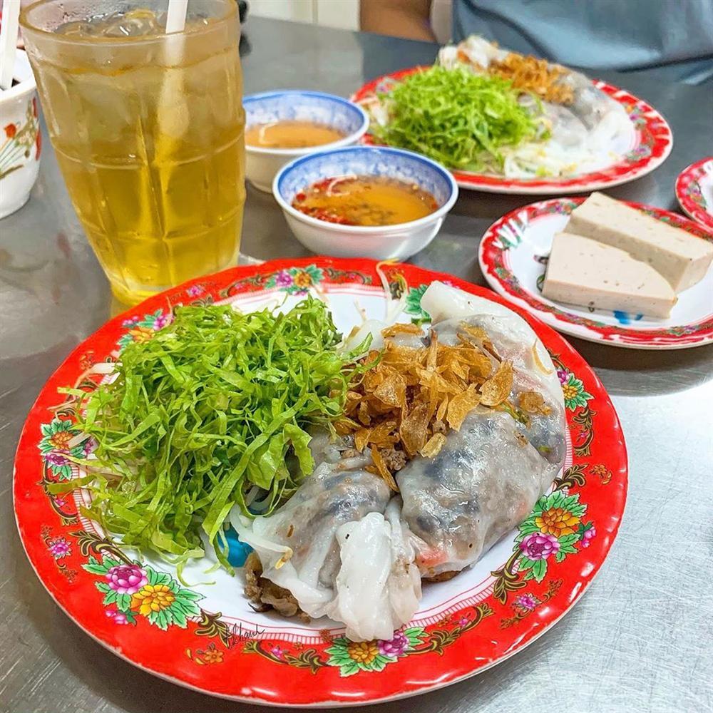 Thúy Vi ăn chơi đĩa bánh cuốn tôm thịt cay xè, dân mạng nhìn ứa gan-5