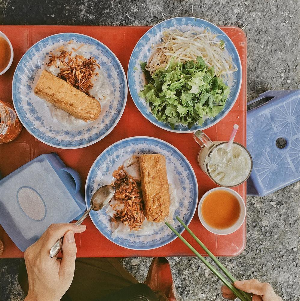 Thúy Vi ăn chơi đĩa bánh cuốn tôm thịt cay xè, dân mạng nhìn ứa gan-6