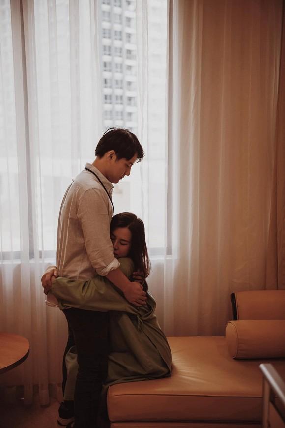 Loạt ảnh hiếm hoi Đông Nhi trong phòng sinh, hé lộ dung mạo con gái-6