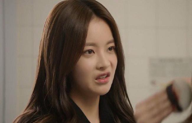 Đưa chị gái đi sắm đồ bầu, tôi vô tình thấy bóng dáng quen thuộc phía đối diện-1