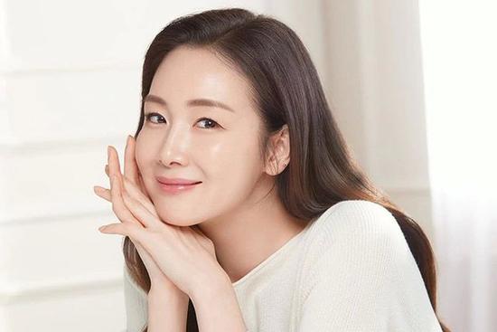 Choi Ji Woo tái xuất sau sinh, nhan sắc tuổi 45 gây choáng ngợp