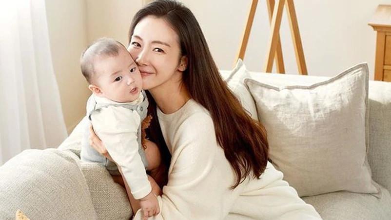 Choi Ji Woo tái xuất sau sinh, nhan sắc tuổi 45 gây choáng ngợp-3