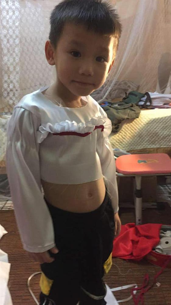 Cậu bé khiến dân tình khóc thét khi hóa trang Annabelle quá giống-3