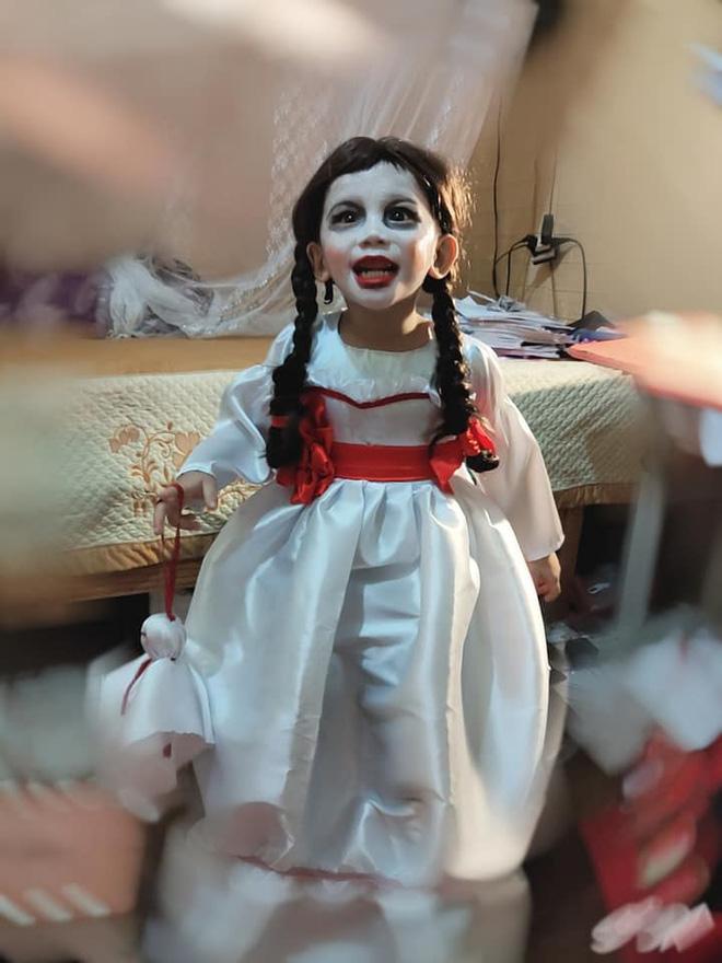 Cậu bé khiến dân tình khóc thét khi hóa trang Annabelle quá giống-4