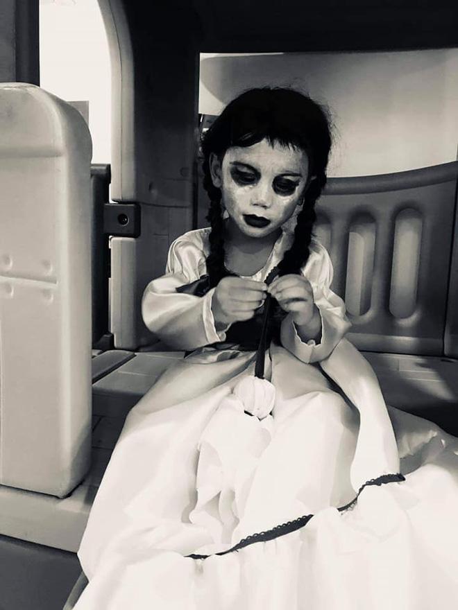 Cậu bé khiến dân tình khóc thét khi hóa trang Annabelle quá giống-5