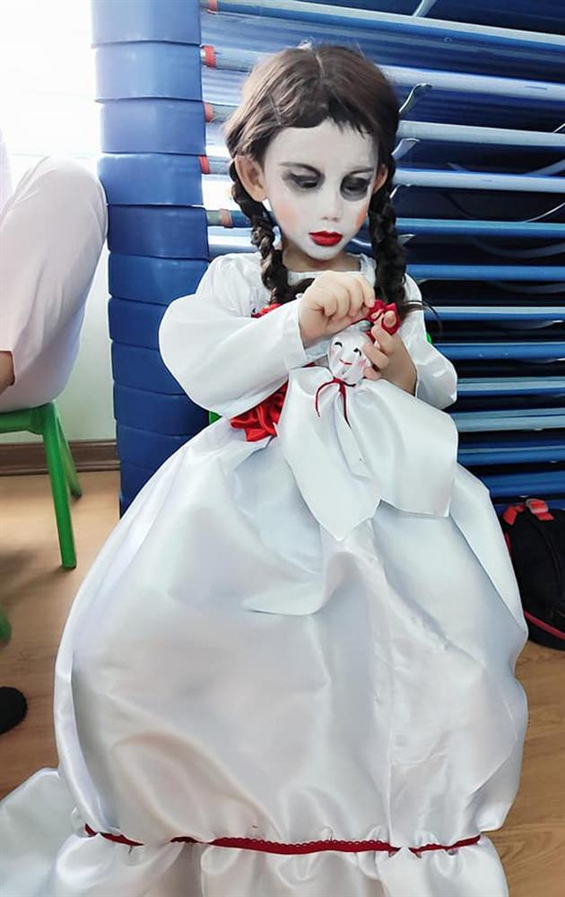 Cậu bé khiến dân tình khóc thét khi hóa trang Annabelle quá giống-6