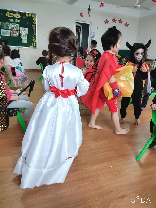 Cậu bé khiến dân tình khóc thét khi hóa trang Annabelle quá giống-8