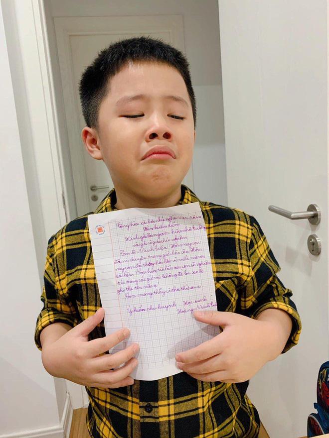 Quý tử khóc mếu vì bị viết bản kiểm điểm, MC Hoàng Linh ứng xử cực lầy-1